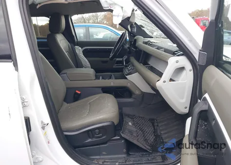 2024 Land Rover Defender 110 P300 z USA, uszkodzony, nr VIN SALEJ7EXXR2289786